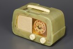 Fada 711 Catalin Radio ’Dip Top’ in Translucent Swirled Onyx Green